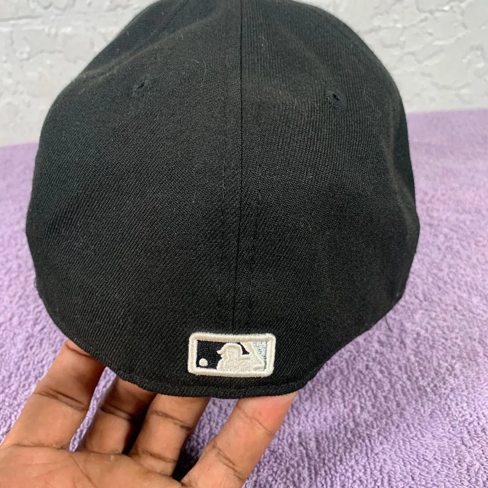 Chicago White Sox Hat Cap Fitted Mens 7 3/8 Black‎ White MLB Baseball Logo
